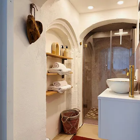 Super Zentral Mit Parkplatz, Fenster Verspiegelt Daire