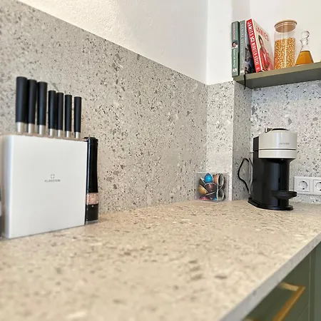 Super Zentral Mit Parkplatz, Fenster Verspiegelt Daire *