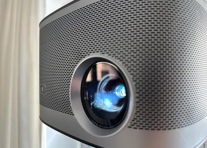 Super Zentral Mit Parkplatz, Fenster Verspiegelt Lägenhet