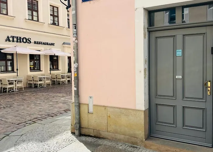 Super Zentral Mit Parkplatz, Fenster Verspiegelt Lägenhet *